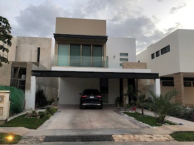Preciosa Casa en Parque Central