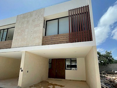 TOWNHOUSE CON ROOF TOP EN CHOLUL