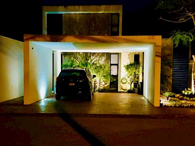 VENTA DE RESIDENCIA MODERNA EN TEMOZÓN NTE