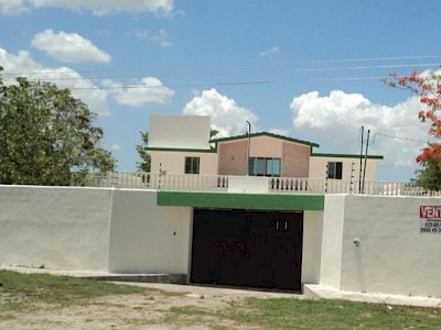 CÓMODA CASA QUINTA UBICADA AL NORTE DE LA CIUDAD