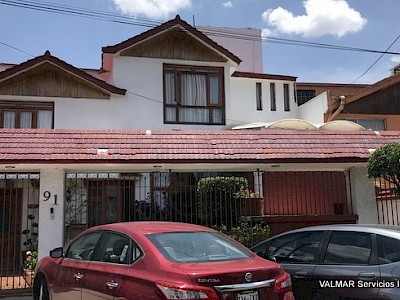 Casa sola en fraccionamiento cerrado