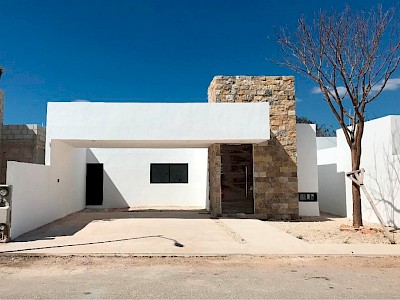 CASA DE UN PISO CON 3 RECÁMARAS UBICADA EN PRIVADA RESIDENCIAL AL NORTE DE LA CIUDAD 