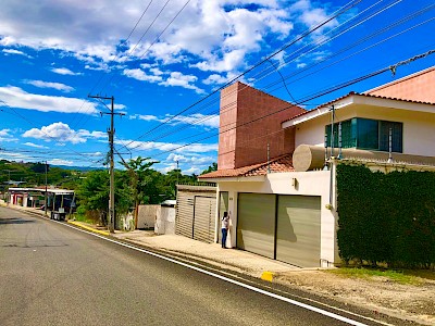 EN VENTA CASA TIPO RESIDENCIAL, ZONA DEL CLUB CAMPESTRE