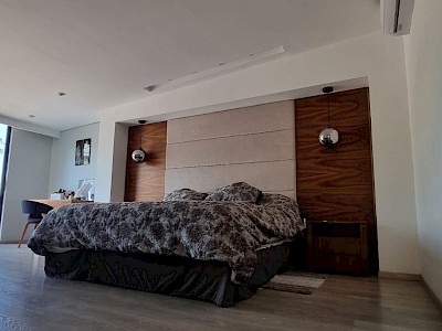 Casa recién remodelada con excelente ubicación a unos pasos de bosque de las lomas