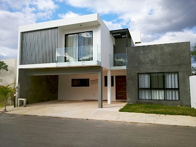 HERMOSA RESIDENCIA EN VENTA EN PRIVADA EN CONKAL