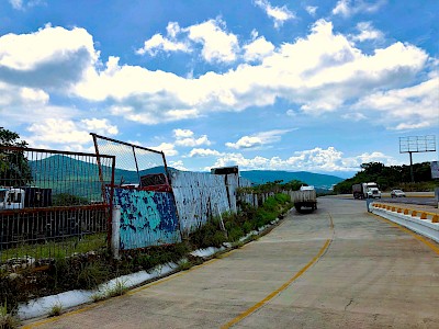 TERRENO DE 4 HECTÁREAS, SALIDA DE LA CIUDAD, SOBRE LA AUTOPISTA