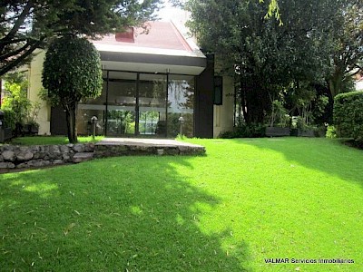 Amplia casa en condominio de 4 recamaras con alberca
