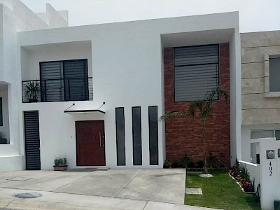 CASA EN VENTA LOMAS DE JURIQUILLA