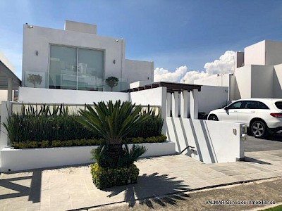 Estupenda casa con amplio Jardín 