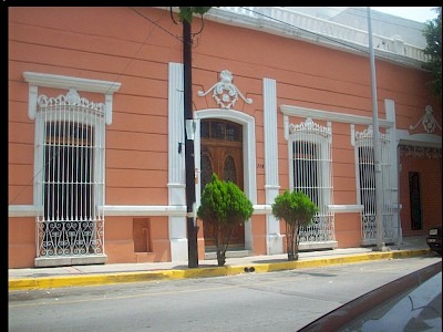 VENTA CASA PRIMER CUADRO DE LA CD. MONTERREY