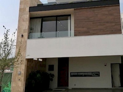 CASA EN VENTA EN CUMBRES