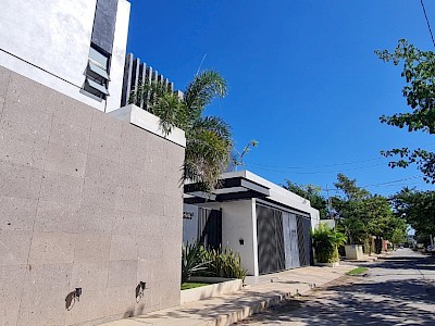 Residencia de Autor en esquina en Santa Rita Cholul, Mérida,Yucatan