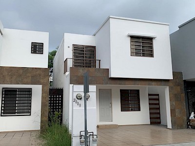 RENTA DE CASA EN CENTRIKA SILLARES