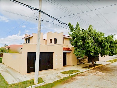 VENTA DE RESIDENCIA EN ESQUINA COL GONZALO GUERRERO