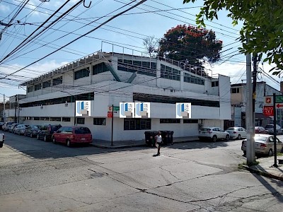 EDIFICIO PARA OFICINAS, HOTEL, CUARTOS, ESCUELA, HOSPITAL, CLÍNICA, ETC., EN ESQUINA EN EL CENTRO DE LA CIUDAD DE TUXTLA GUTIÉRREZ.
