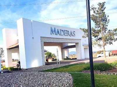 TERRENO EN ESQUINA EN VENTA EN CIUDAD MADERAS CORREGIDORA, QUERÉTARO