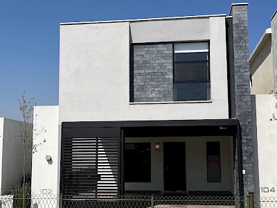 CASA EN VENTA EN DOMINIO CUMBRES 