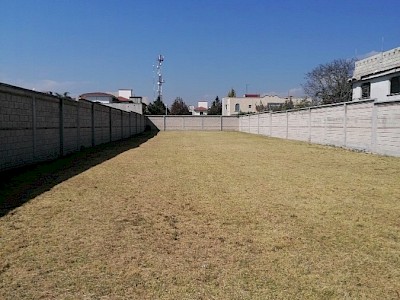  Excelente terreno a una cuadra de Town Square metepec, sobre Miguel Hidalgo 
