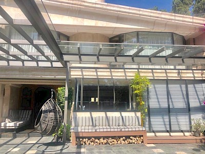 VENDO HERMOSA CASA EN LOMAS HIPODROMO CON VIGILANCIA