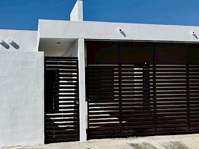 RENTA DE CASA DE UNA PLANTA AMUEBLADA EN LAS AMERICAS