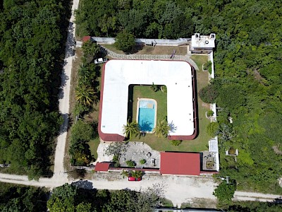 CASA LECHUGUITA en la colonia Colegios HERMOSA CASA DE COLECCION CON ALBERCA EN 2500 M2