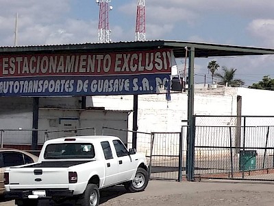 EN VENTA TERRENO POR BLVD. CENTRAL, 10.00 POR 30.00 MTS, 300 M2 CERCA DE TERMINALES DE AUTOBUSES, GUASAVE, SIN.