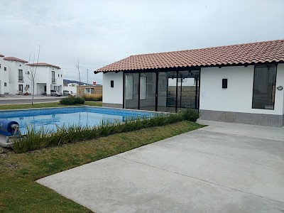 VENTA DE CASAS EN CLUSTER CON ALBERCA EN CORREGIDORA