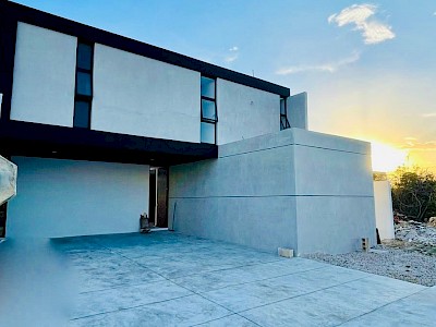 VENTA DE RESIDENCIA EN PRIVADA "PRADERAS DEL MAYAB"