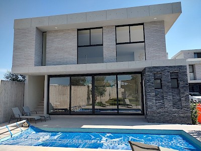 VENTA DE CASAS EN EXCLUSIVO CLUSTER CON SOLO 36 CASAS Y CASA CLUB EN JURIQUILLA