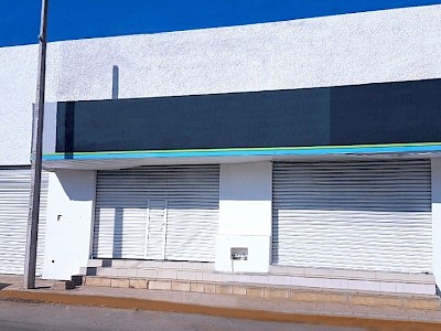 LOCAL COMERCIAL CON ÁREA DE EXHIBICIÓN, DESPACHO, COCHERA Y OFICINAS DOS PISOS CON SUPERFÍCIE DE 600 M2. UBICADO EN 5A. NORTE PONIENTE EN LA CIUDAD DE TUXTLA GUTIÉRREZ, CHIAPAS.