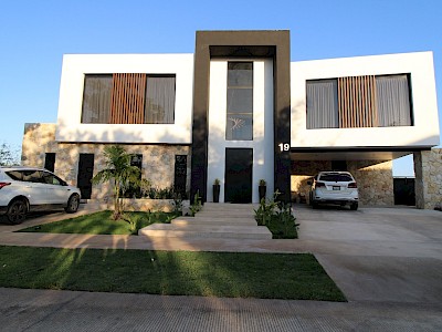CASA EN VENTA EN CABO NORTE LICATA, MERIDA, YUCATAN