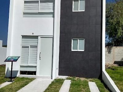 VENTA DE CASAS EN CLUSTER CON ALBERCA EN CORREGIDORA