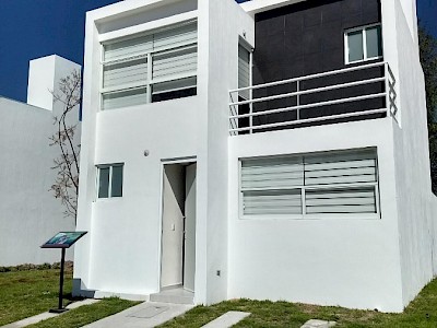 VENTA DE CASAS EN CLUSTER CON ALBERCA EN CORREGIDORA
