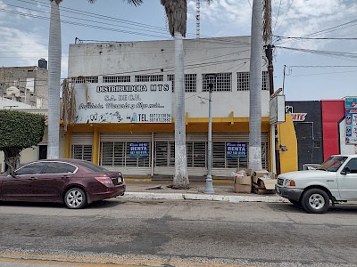 EN RENTA EDIFICIO DE DOS PLANTAS EN EL MERO CENTRO COMERCIAL DE GUASAVE, 506 M2, CALLE CUAHUTEMOC ENTE CARRASCO Y ZARAGOZA.