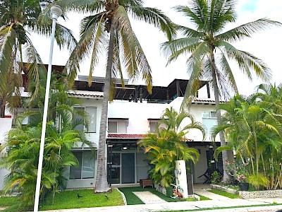 EN VENTA HERMOSA VILLA TOTALMENTE AMUEBLADA EN ZONA DIAMANTE FRACCIONAMIENTO TERRA SOL, GRO