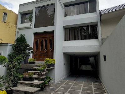 Hermosa casa en parques de la herradura doble vigilancia precio  de venta en dólares 