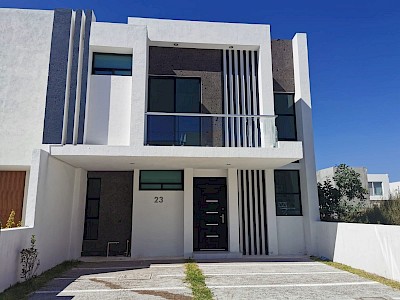 CASA NUEVA DE AUTOR EN VENTA EN CAÑADA DEL ARROLLO, QRO