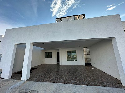 CASA EN VENTA EN EL FRACC LAS AMERICAS EXCELENTE UBICACION 4 RECAMARAS  AMPLIOS ESPACIOS