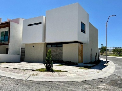Tu nuevo Hogar en privada, Esquina, espacios amplios 3 o 4  recamaras, Colinas de Juriquilla