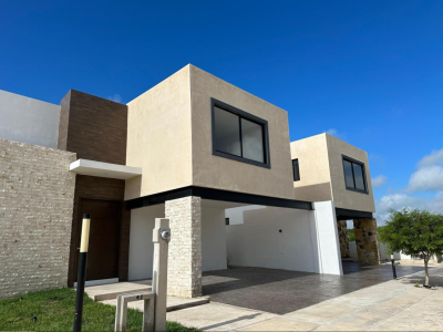 Casa Nueva en Venta Dentro de Privada con Amenidades de Lujo / Cholul