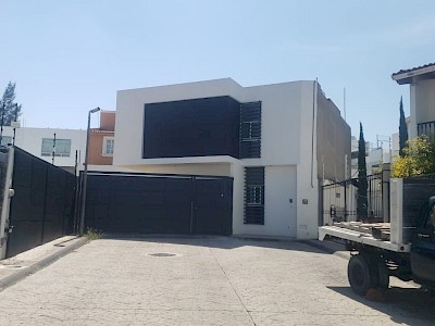 Tu nuevo Hogar en Milenio III, espacios amplios 3 o 4  recamaras, amplio jardín