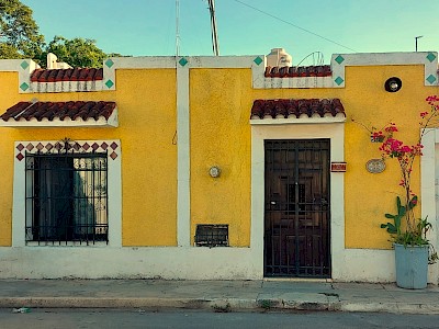 SE RENTA LINDA CASA AMUEBLADA UBICADA EN EL CENTRO DE LA CIUDAD DE MÉRIDA, YUCATÁN
