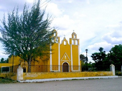RANCHO EN IZAMAL YUCATAN CON PEQUEÑO CENOTE