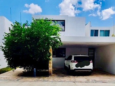 RENTA DE CASA EN PRIVADA "TRINUM"