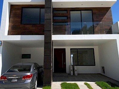 VENTA CASA NUEVA DE AUTOR EN LAGO ESMERALDA MONCAYO, ATIZAPÁN