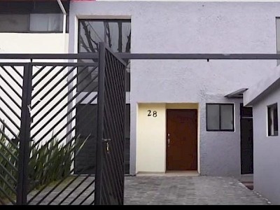  CASA EN VENTA EN BOULEVARES, NAUCALPAN