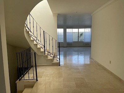 CASA EN CONDOMINIO EN VENTA DE 4 RECAMARAS EN INTERLOMAS