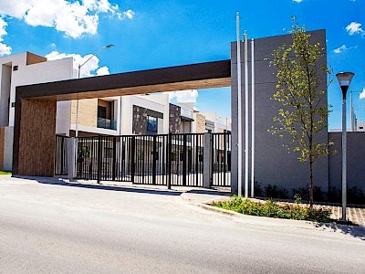 Hermosa Casa en venta,  Privada Residencial  Gran Reserva Pirineos,  Monterrey NL 