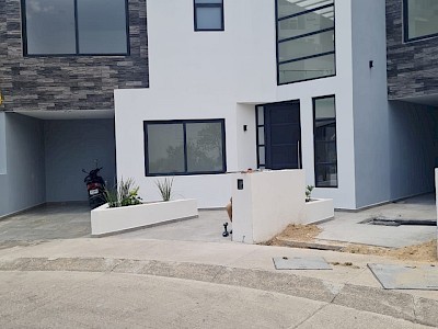 Estrena casa en bosque real hermosa vista al campo de golf de 9 hoyos