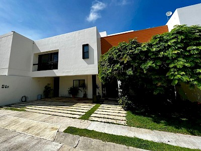 ME VENDEN, PRECIOSA CASA FRACC. RESIDENCIAL LA LOMA, POR EL CLUB CAMPESTRE, FRENTE AL COLEGIO ANDES EN TUXTLA GUTIÉRREZ, CHIAPAS.